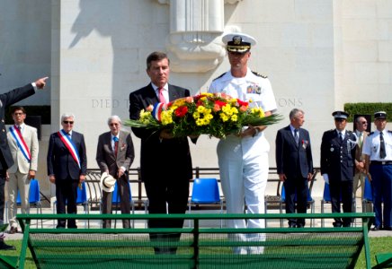 Laying a wreath 130816-N-EZ054-181