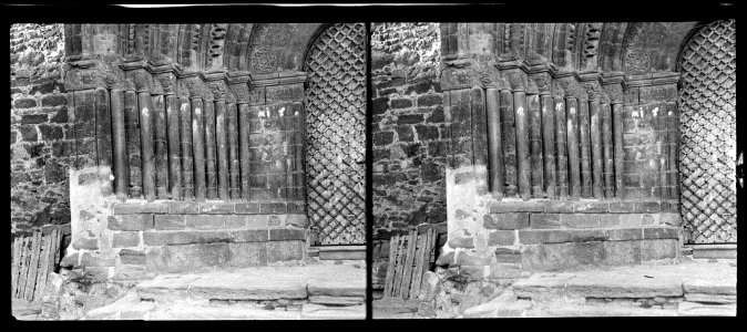 Lateral de la porta de Santa Maria del Castell de Cubells