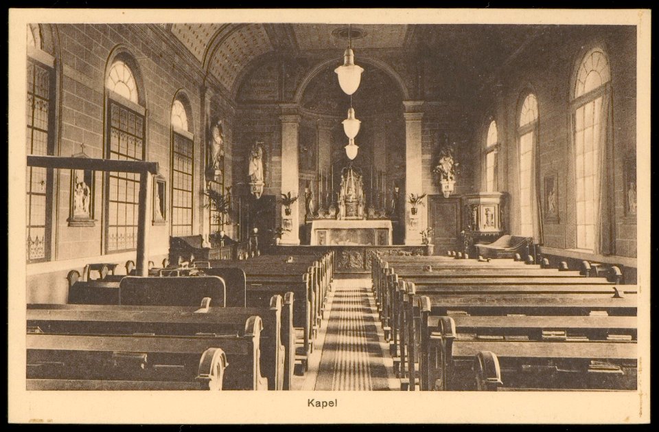Lauriergracht 105 de kapel van het R.K. Jongens-weeshuis. Uitgave Brinio, Rotterdam, Afb PBKD00104000004