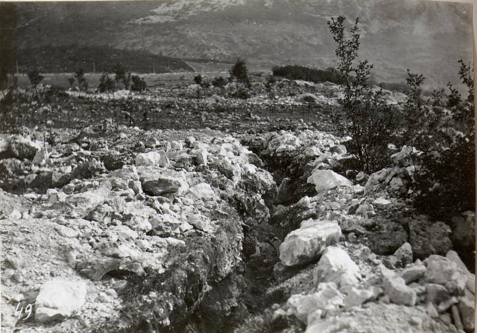 Laufgraben einer Res.Stellung a.d.Isonzofront. 4.9.17. (BildID 15601940)