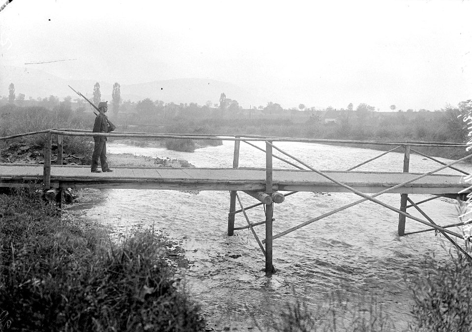 Laufsteg über Fluss - CH-BAR - 3237405