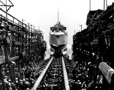 Launch of USS Johnston (DD-557) at Seattle-Tacoma Shipbuilding, Washington (USA), on 25 March 1943 (NH 63496)