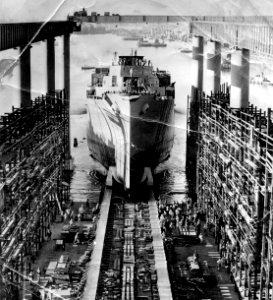 Launch of USS Salisbury Sound (AV-13) at the Los Angeles Shipbuilding and Dry Dock Company, San Pedro, California (USA), on 18 June 1944 (UA 475.22.01)