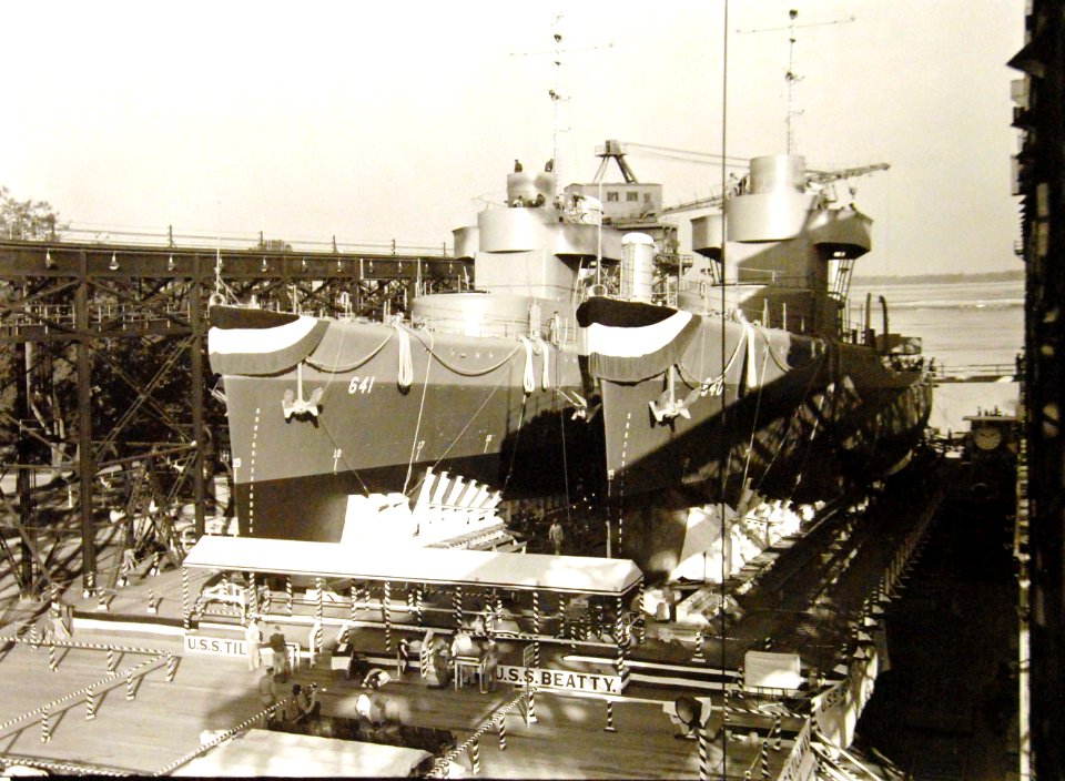 Launching of USS Tillman (DD 641) and USS Beatty (DD 640) 1941 (19194550928)
