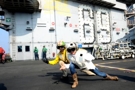 Laura Bell Bundy visits USS Dwight D. Eisenhower. (8185202119)