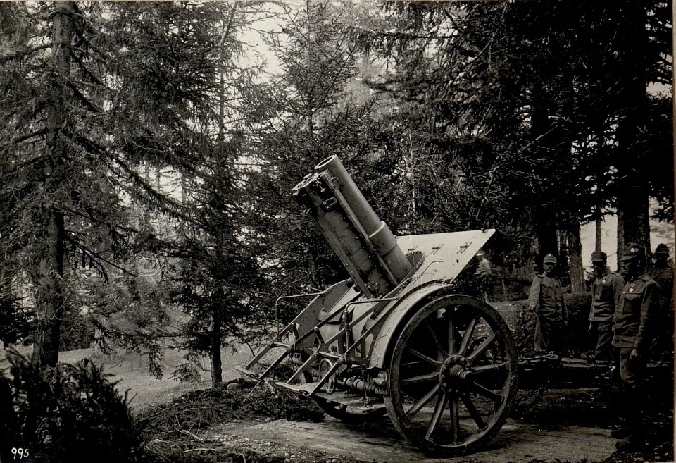 Lavaroneplateau .15cm.Schwerehaubitzen. (BildID 15637173)