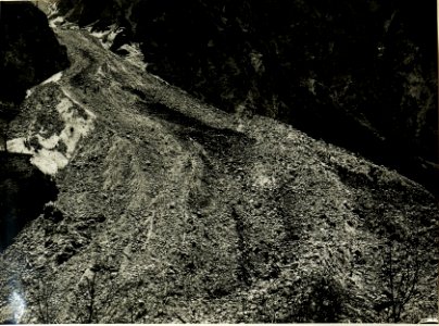 Lawinenbeet der Rombonlawine zwischen Flitscherklause und Pustina. (8-4.1917.) (BildID 15499707)