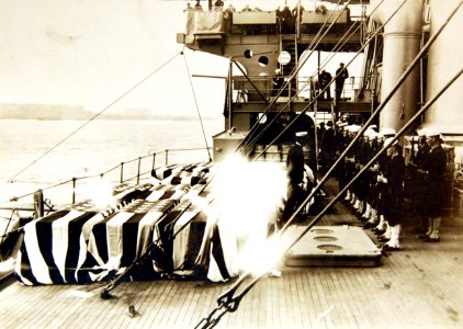 LC-B2-3138-2a (36293384583)