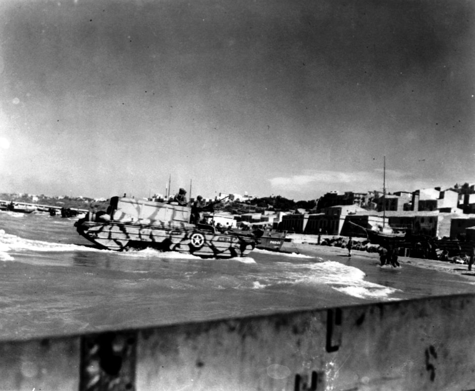 LC-USZ62-80656 (19642277318)