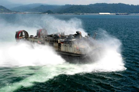 LCAC 30 departs USS Germantown during PHIBLEX 15 140928-N-UD469-120
