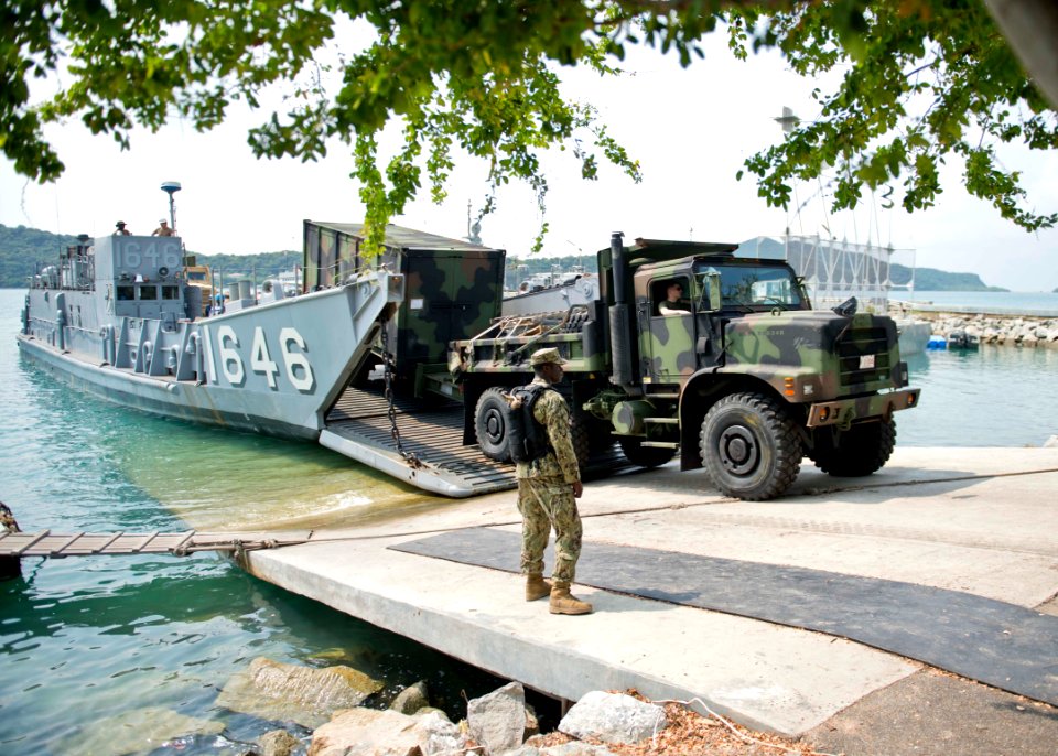 LCU 1646 delivers equipment to Thailand