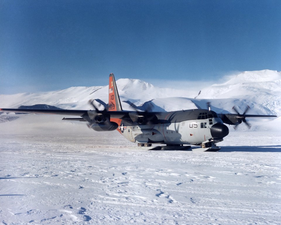LC-130R VXE-6 in Antarctica 1996