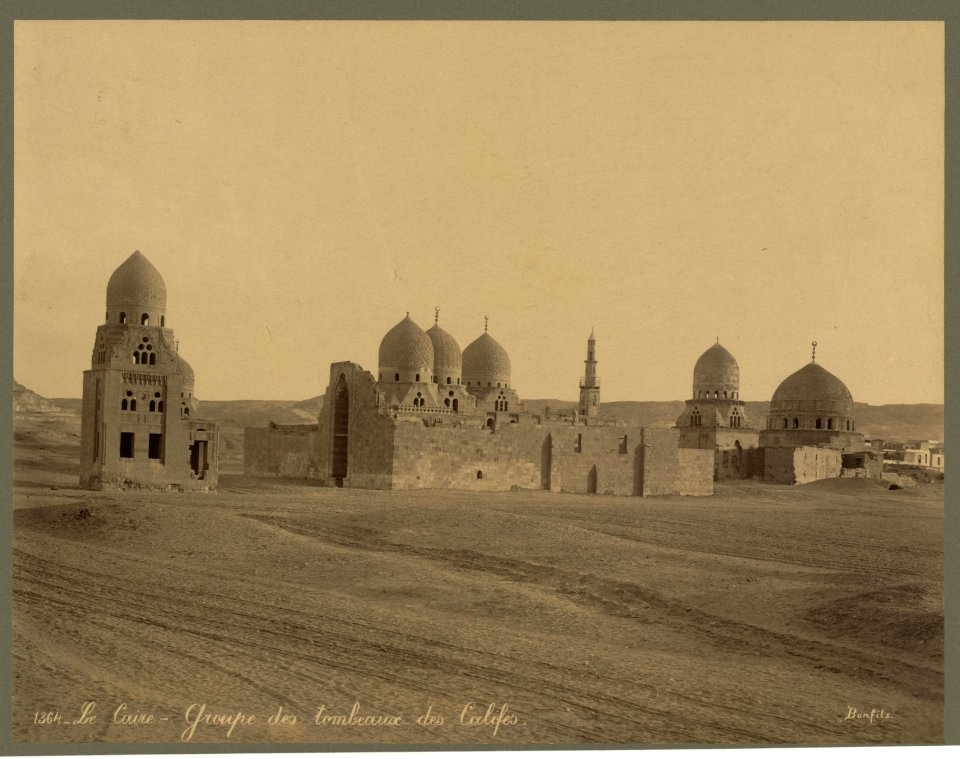 Le Caire. Groupe des tombeaux des Califes - Bonfils. LCCN2004668134