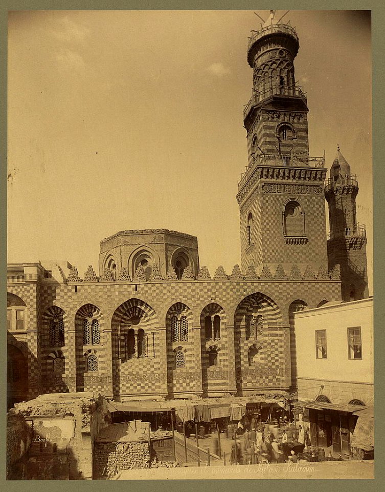 Le Caire. Mosquée et minarets de la Sultan Kalaoun - Bonfils. LCCN2004668141