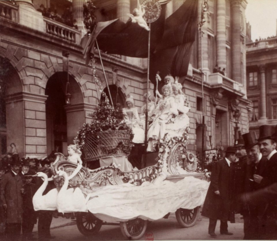 Le Char électrique du Triomphe, et la Reine des Reines, Melle Marie Missioux (Mi-Carême en Automobile - jeudi 19 mars 1903)