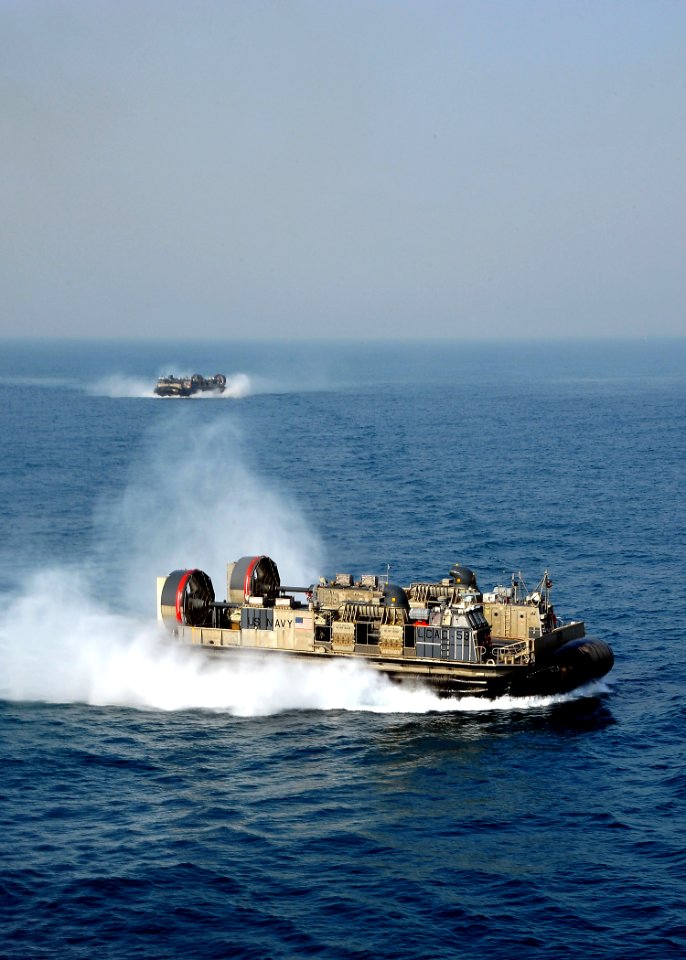 LCAC 59 departs USS Rushmore. (8390304872)