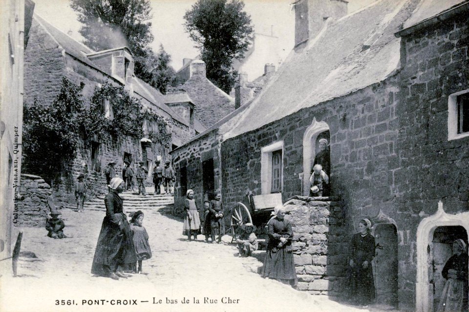 Le bas de la rue Chère vers 1920
