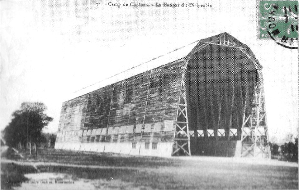 Le Lebaudy et son hangar