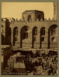 Le Caire. Détail de la façade de la Mosquée Sultan Kalaoun - Bonfils. LCCN2004668142