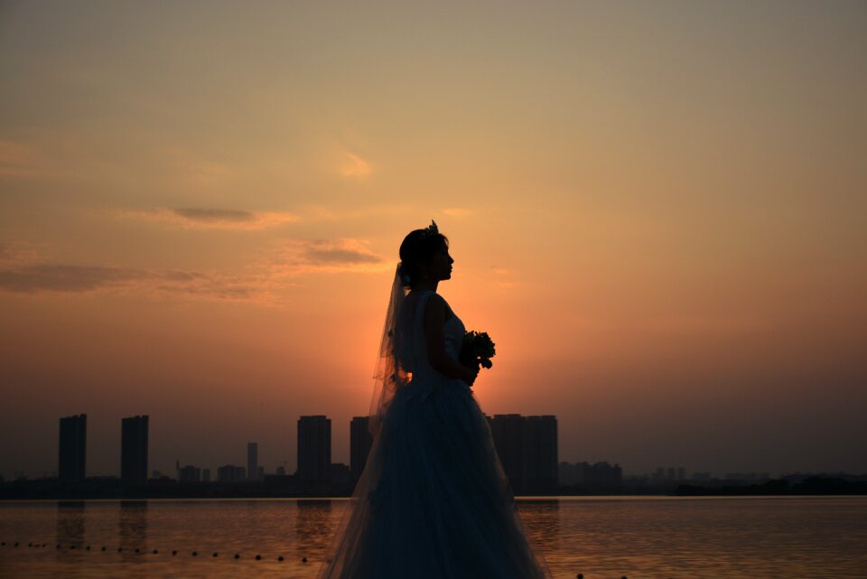Bride sunset yao lake