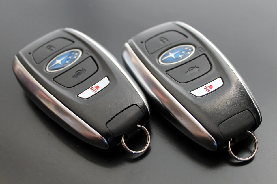 Keyless access subaru gray key