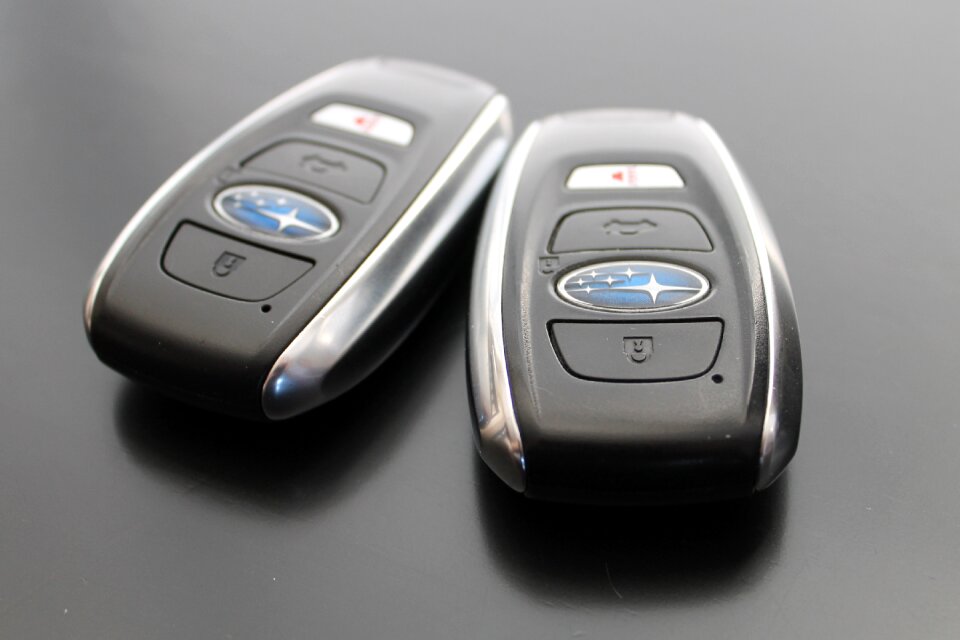 Keyless access subaru gray key
