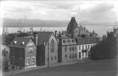Le Quebec High School de la rue Saint-Denis vers 1910