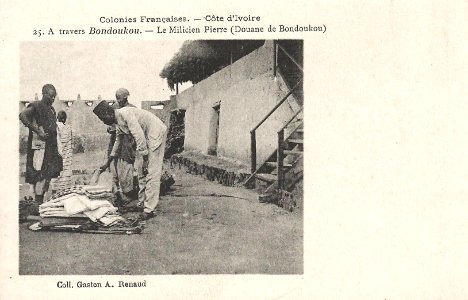 Le milicien Pierre-Douane de Bondoukou (Côte d'Ivoire) photo