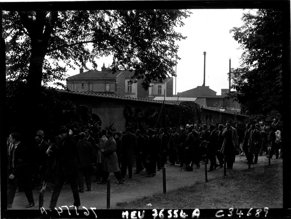 Le mur des Fédérés au Père Lachaise (SFIO) (Btv1b9048040d f1)