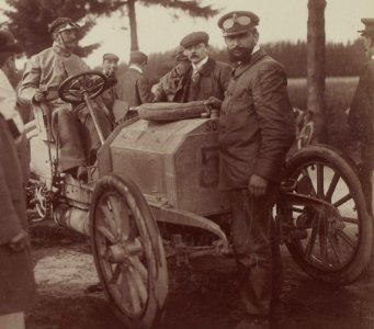Le comte Eliot Zborowski sur Mercededs (au Cicuit des Ardennes en juillet 1902)