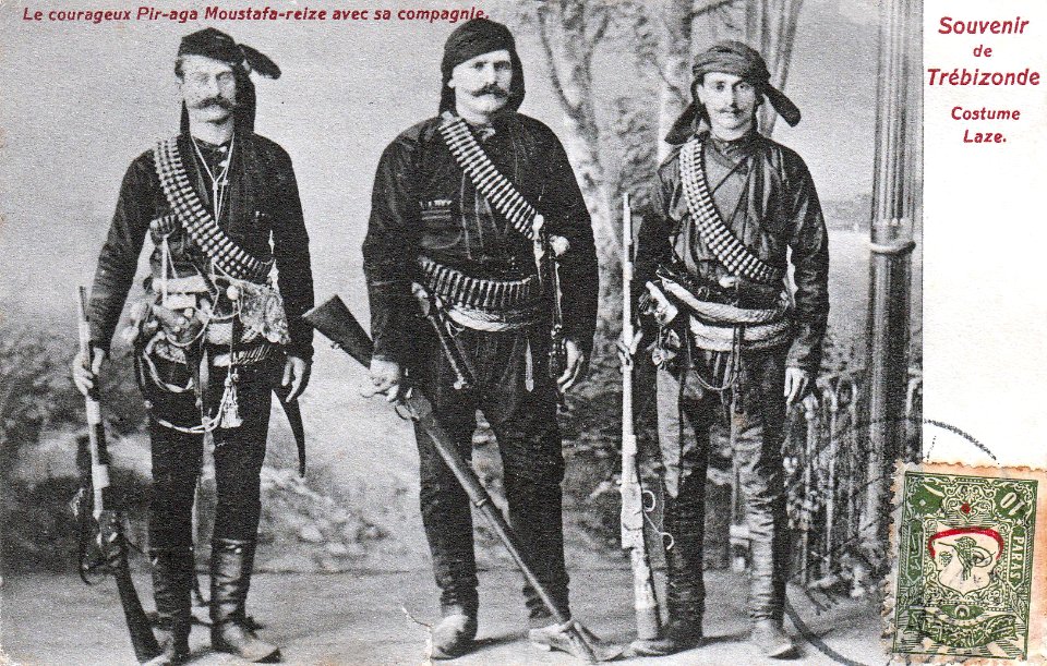 Le courageux Pir-aga Moustafa-reize avec sa compagnie.