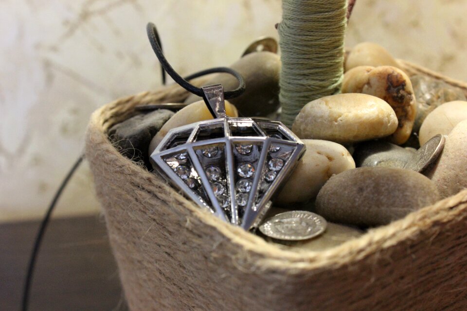 Bijouterie stone ornament