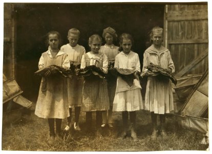 Leaf-girls (4896) 3 of 11 yrs., 2 of 12 yrs., 2 of 13. LOC nclc.00726