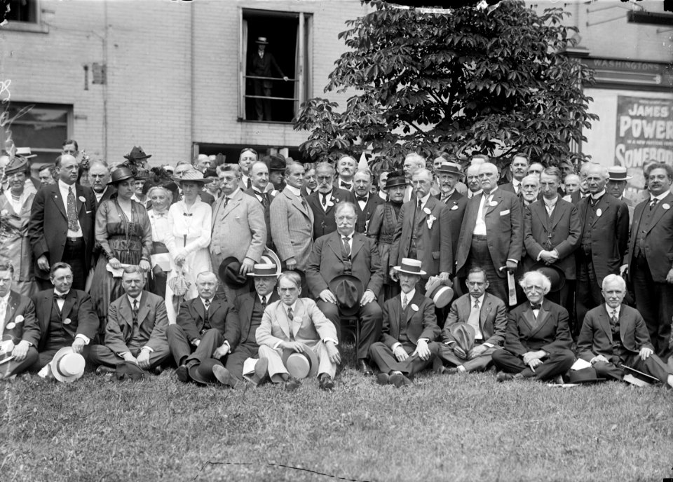 LEAGUE TO ENFORCE PEACE. GROUP. WILLIAM H. TAFT IN CENTER LCCN2016865044 (cropped)