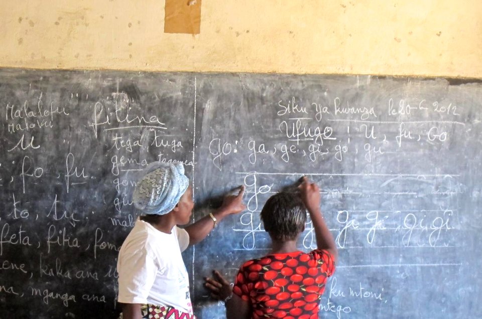 Learning to read in the DRC (8330381346)