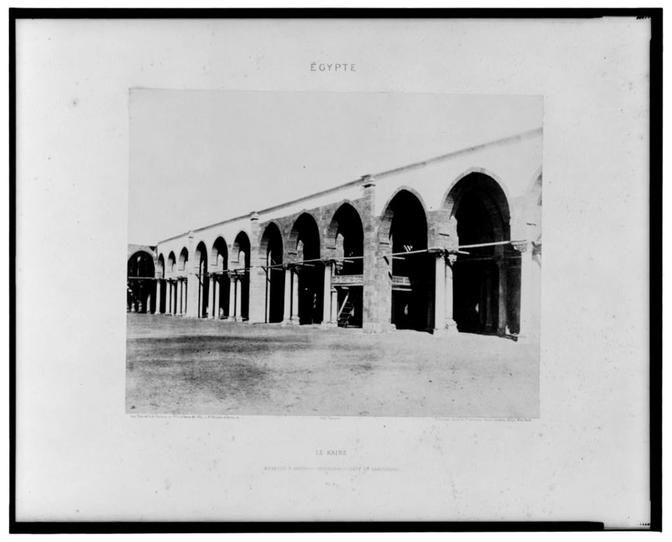 Le Kaire - mosquée d'Amrou - intérieur - côté du sanctuaire - Félix Teynard. LCCN2001695251