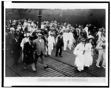 Leaving the dock at Yokohama LCCN99403632