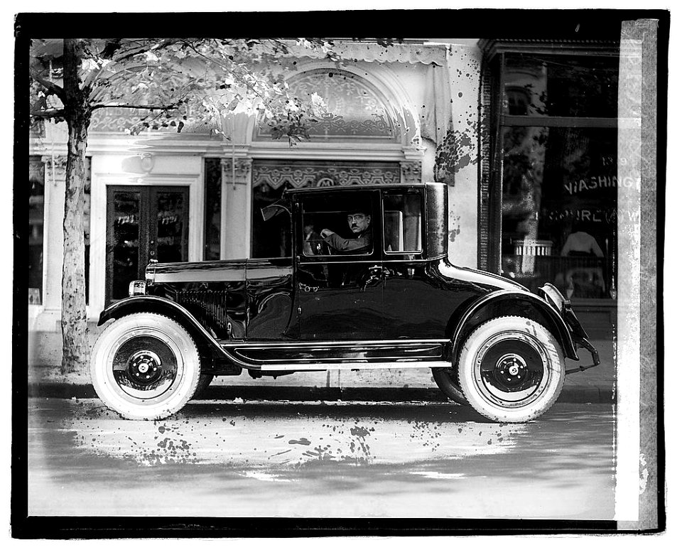 Leary in Maxwell coupe LOC npcc.07208
