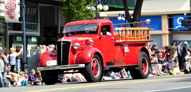 Antique car assistance vehicle