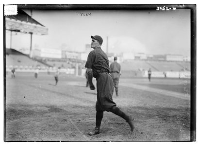 Lefty Tyler throwing ball, Boston NL (baseball) LCCN2014697681