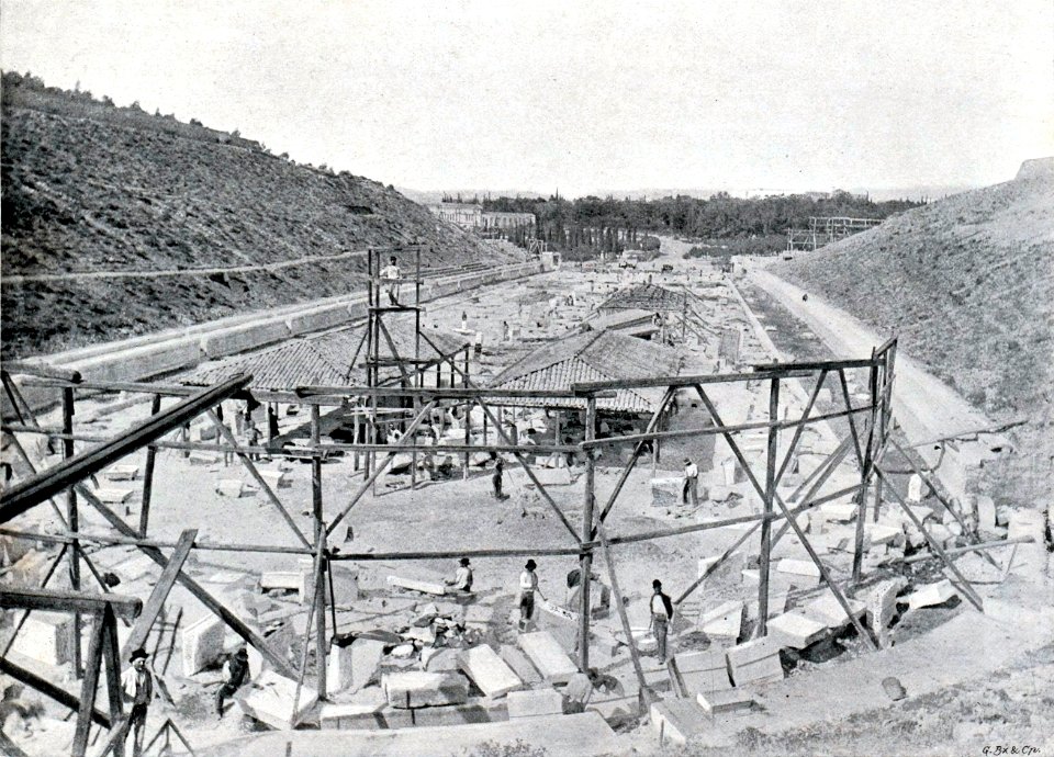 Le stade panathénaique d'Athènes en construction, en 1895