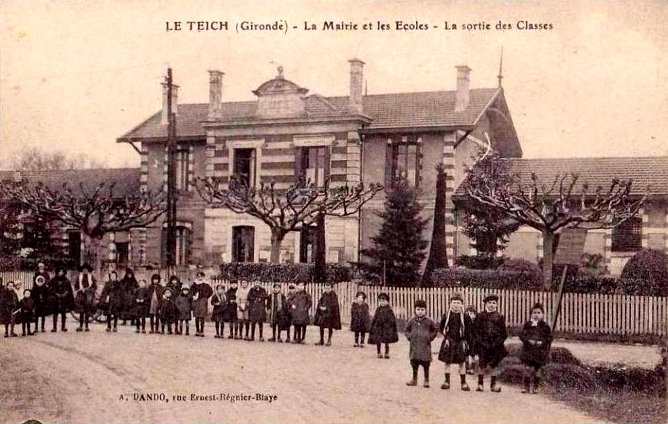 Le Teich - Mairie et écoles 2