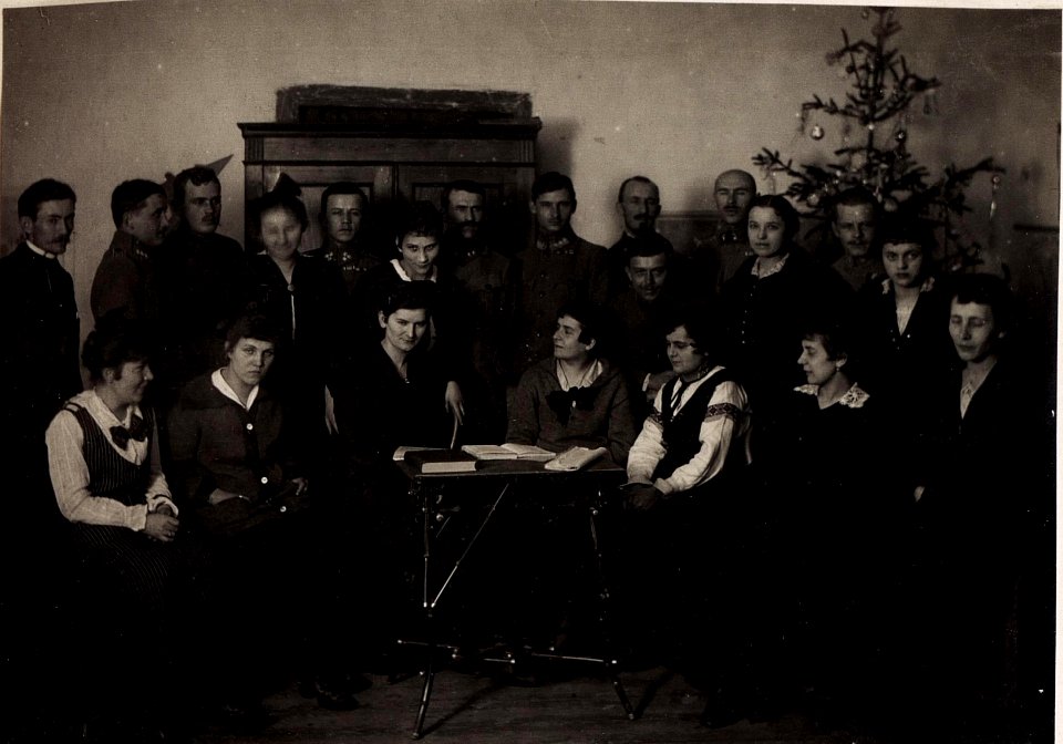 Lehrergruppe an der ukrainischen Schule. (BildID 15710780)