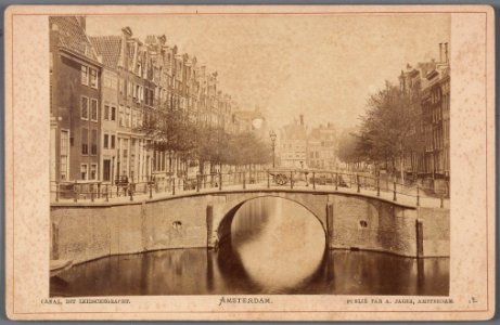 Leidsegracht gezien in noordelijke richting naar de Herengracht photo