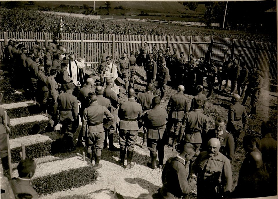 Leichenbegängnis des Gsrbhptm. Edler v.Galateo in Kötschach. (18-9.1917.) (BildID 15802260)