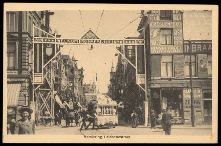 Leidsestraat gezien vanaf Leidseplein, versiering ter ere van het eerste bezoek van prinses Juliana, geboren in 1909, Afb PBKD00276000007 photo