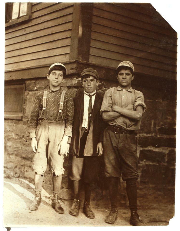 Left hand and right hand boys working for Champlain Mfg. Co., Burlington, Vt. LOC nclc.04589