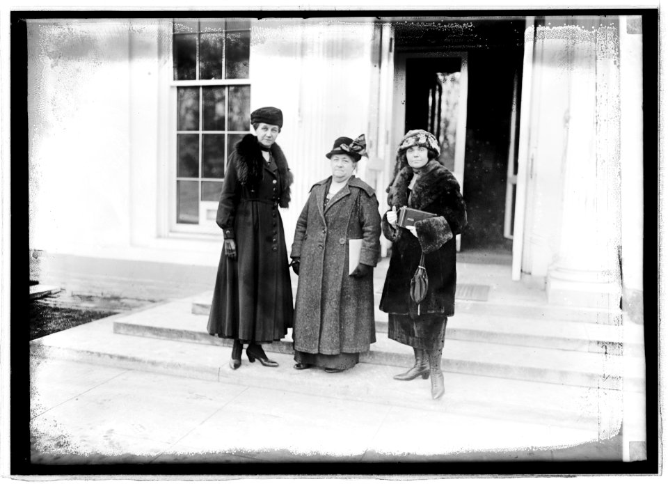 Left to right- Mrs. Herman A. Vedder, Mrs Chas. A. Neisel, both of New York, and Mrs. Arthur D. Church of Boston, representing the Gold Star Mother's Assn. of America who called at the White LCCN2016845856