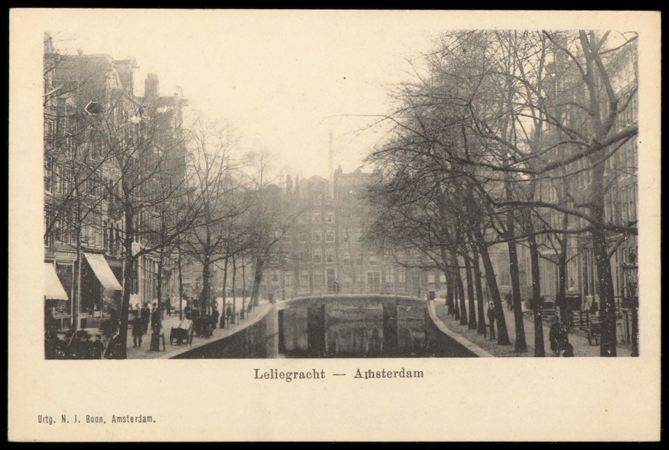 Leliegracht gezien naar Herengracht. Uitgave N.J. Boon, Amsterdam, Afb PBKD00293000003