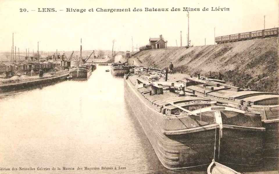 Lens - Rivage et chargement des bateaux des mines de Liévin (A)